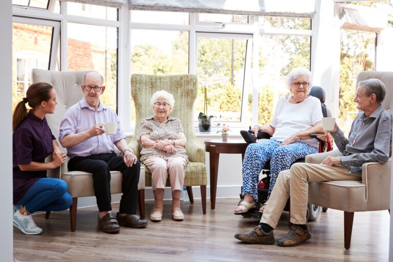 What’s the Difference Between Nursing Homes and Assisted Living Facilities?