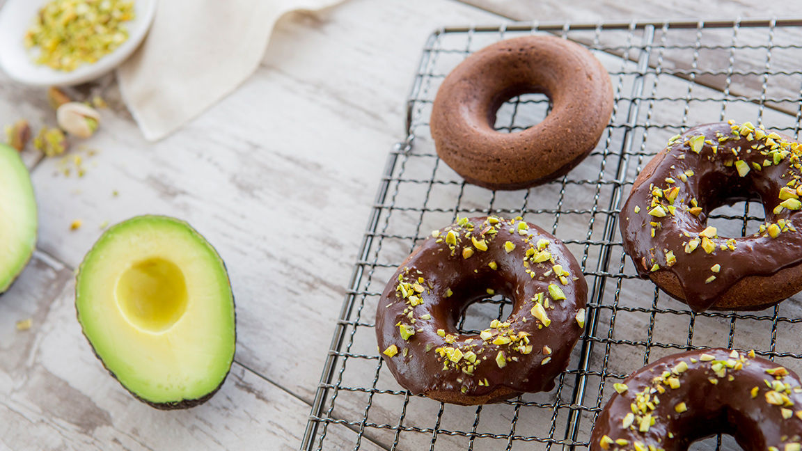 Avocado and chocolate combine for a heart-healthy breakfast.