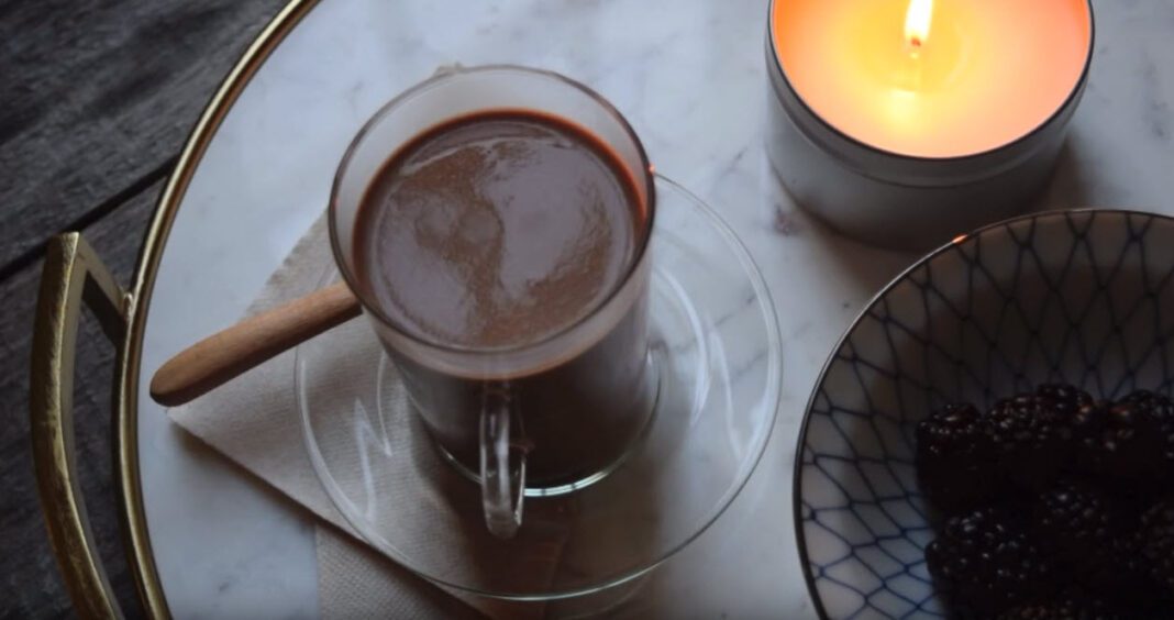 60db6d814eb5eb523b6db278_cup of cocoa on serving tray 60db6d814eb5eb523b6db278_cup of cocoa on serving tray
