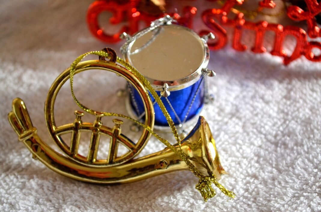 horn-and-drum Christmas horn and drum