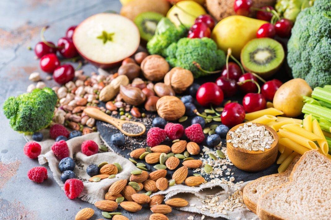 shutterstock_717931582(1) Fruit and nuts