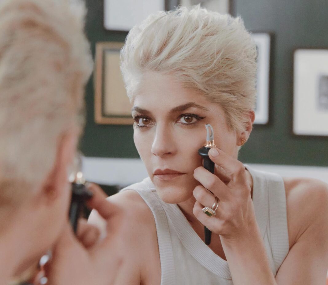 guide 1 Actress Selma Blair uses inclusively designed products by GUIDE Beauty